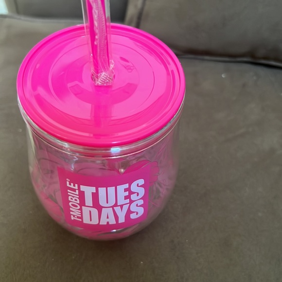 New T Mobile Tuesdays Tropical tumbler cup with lid and straw - Picture 9 of 14
